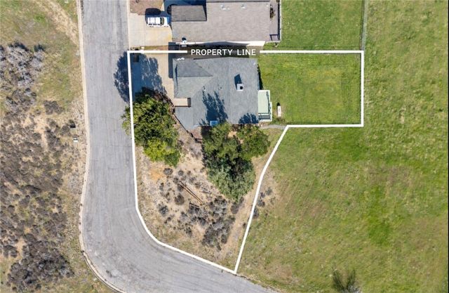 42614 Cabin Dr, Lake Hughes, CA 93532