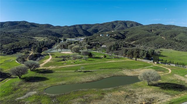 42614 Cabin Dr, Lake Hughes, CA 93532