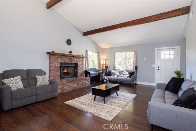 42614 Cabin Dr, Lake Hughes, CA 93532