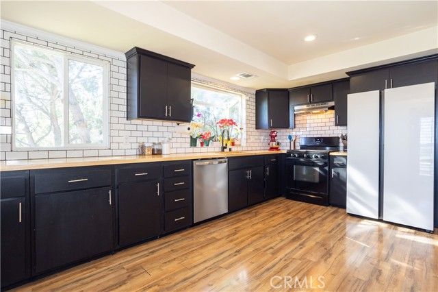 42614 Cabin Dr, Lake Hughes, CA 93532