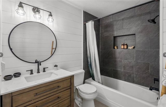 42614 Cabin Dr, Lake Hughes, CA 93532