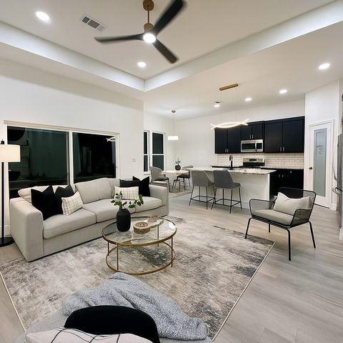 2209 W E Roberts Street, Grand Prairie, TX 75051
