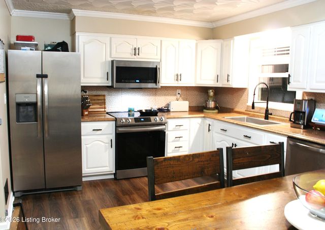 9710 Lyric Ln, Jeffersontown, KY 40299