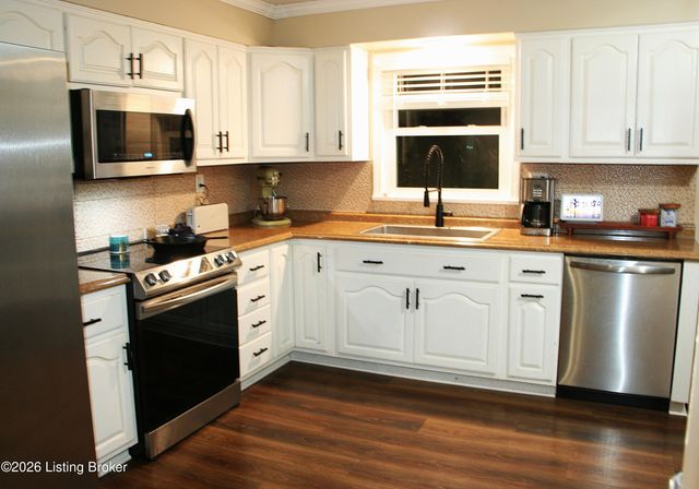 9710 Lyric Ln, Jeffersontown, KY 40299