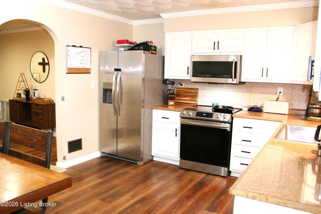 9710 Lyric Ln, Jeffersontown, KY 40299