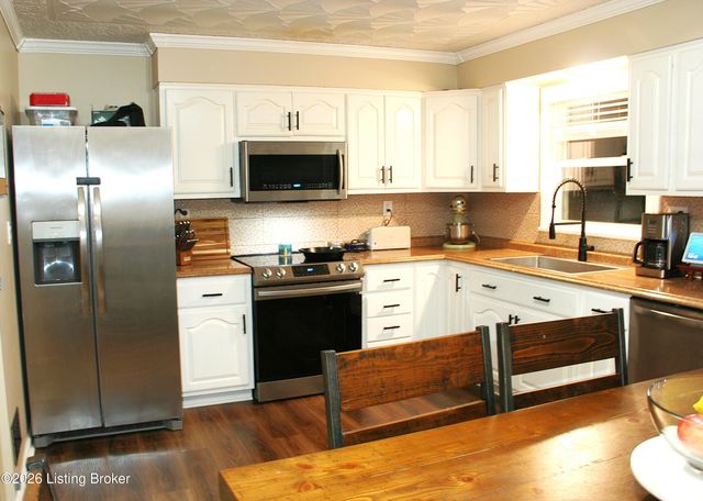 9710 Lyric Ln, Jeffersontown, KY 40299