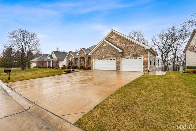 409 Fort Saratoga, St Charles, MO 63303