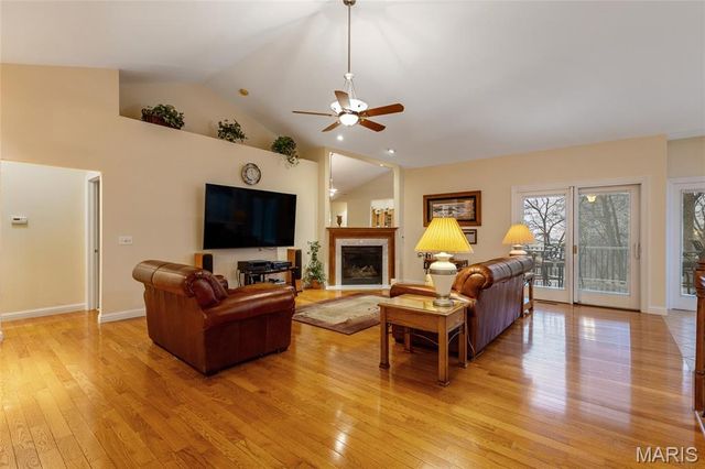 409 Fort Saratoga, St Charles, MO 63303