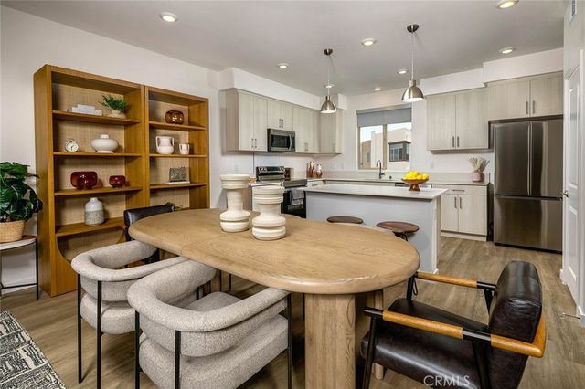 1587 W Vista Way, San Pedro, CA 90732