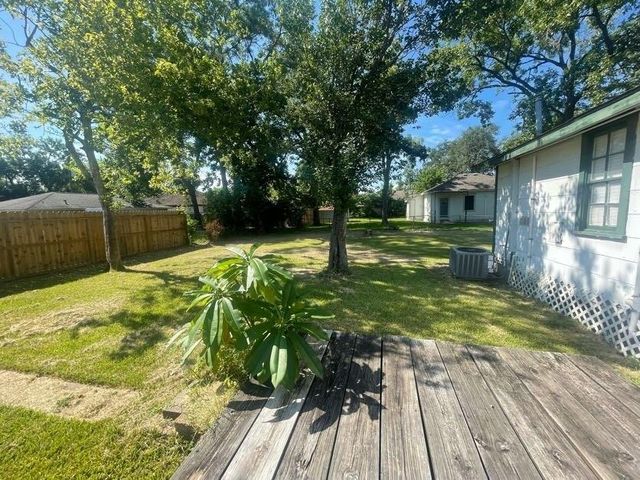 909 Cedar Street, Deer Park, TX 77536