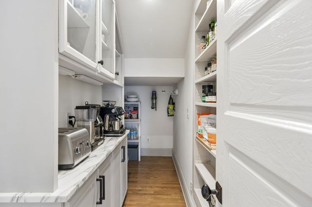 929 Acklen Ave, Nashville, TN 37203