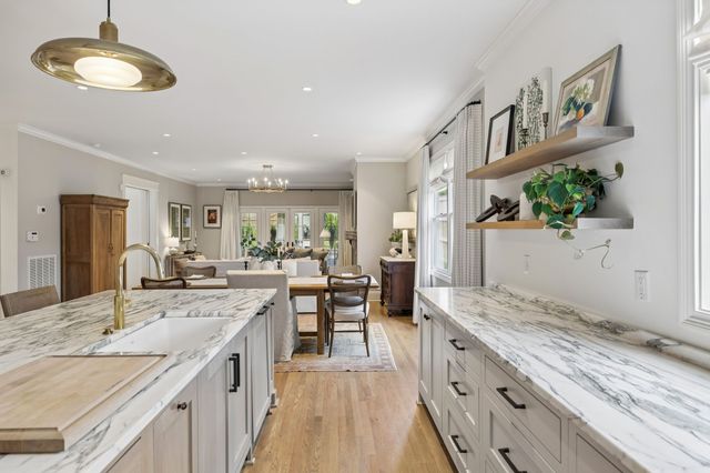 929 Acklen Ave, Nashville, TN 37203