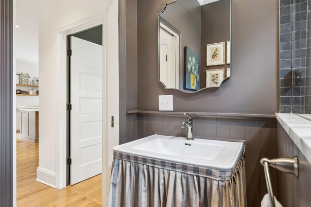 929 Acklen Ave, Nashville, TN 37203