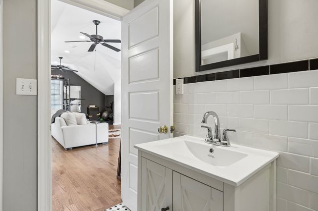 929 Acklen Ave, Nashville, TN 37203
