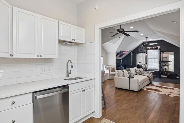 929 Acklen Ave, Nashville, TN 37203