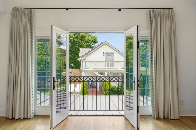 929 Acklen Ave, Nashville, TN 37203