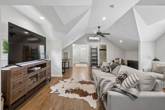 929 Acklen Ave, Nashville, TN 37203