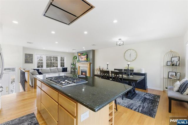 1 Chalen Court, Pequannock Township, NJ 07444