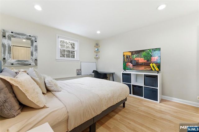 1 Chalen Court, Pequannock Township, NJ 07444