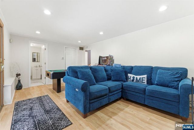 1 Chalen Court, Pequannock Township, NJ 07444