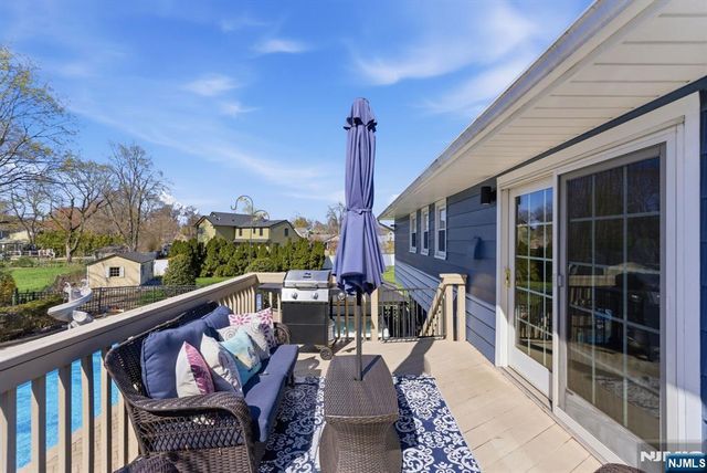 1 Chalen Court, Pequannock Township, NJ 07444