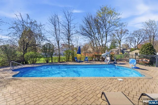 1 Chalen Court, Pequannock Township, NJ 07444