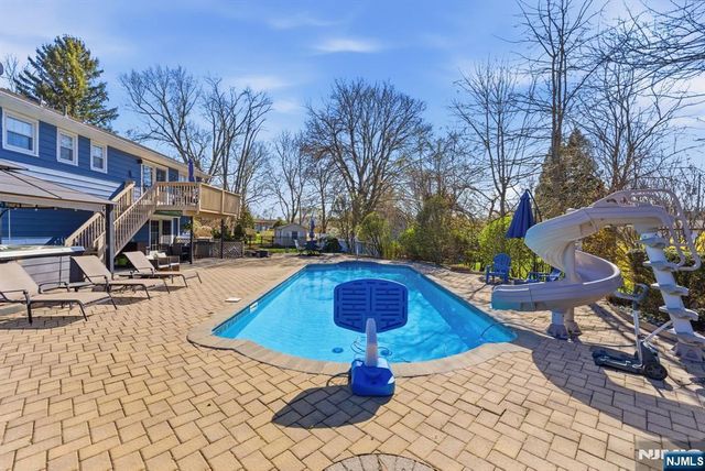 1 Chalen Court, Pequannock Township, NJ 07444