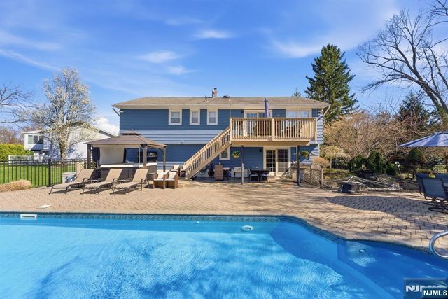 1 Chalen Court, Pequannock Township, NJ 07444