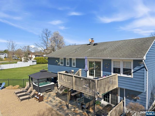 1 Chalen Court, Pequannock Township, NJ 07444