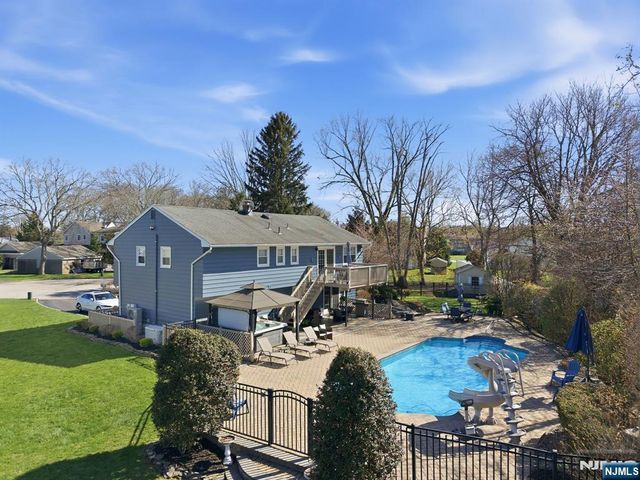 1 Chalen Court, Pequannock Township, NJ 07444