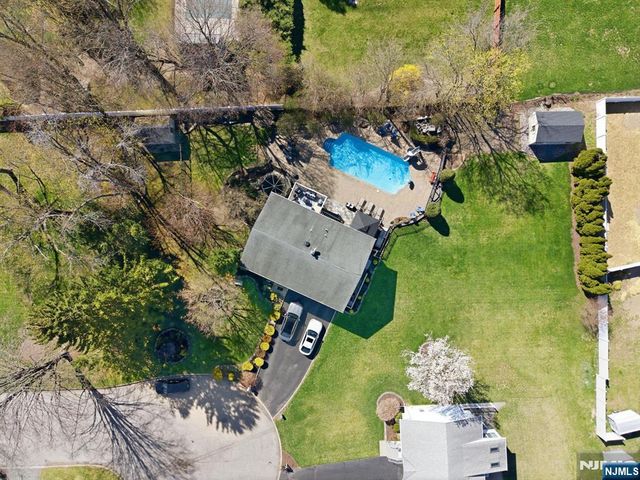 1 Chalen Court, Pequannock Township, NJ 07444
