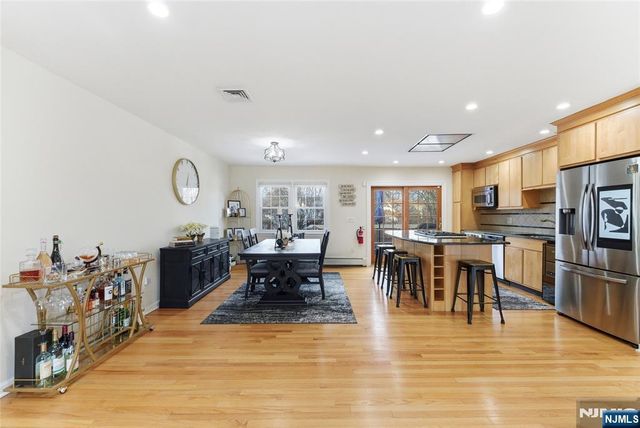 1 Chalen Court, Pequannock Township, NJ 07444