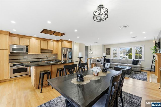 1 Chalen Court, Pequannock Township, NJ 07444