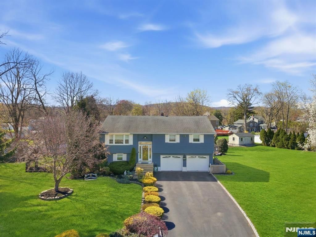 1 Chalen Court, Pequannock Township, NJ 07444