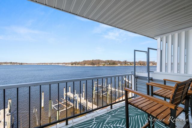 400 Lakeview Court 19, Spring Lake, MI 49456