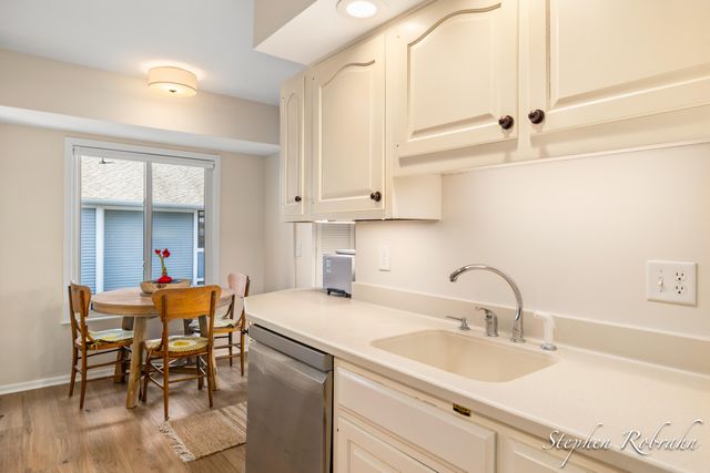 400 Lakeview Court 19, Spring Lake, MI 49456