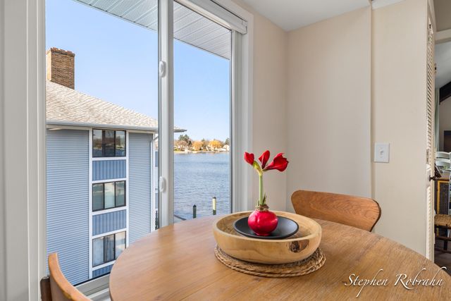 400 Lakeview Court 19, Spring Lake, MI 49456