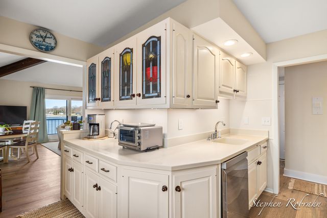 400 Lakeview Court 19, Spring Lake, MI 49456