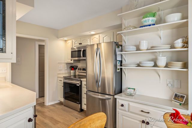 400 Lakeview Court 19, Spring Lake, MI 49456