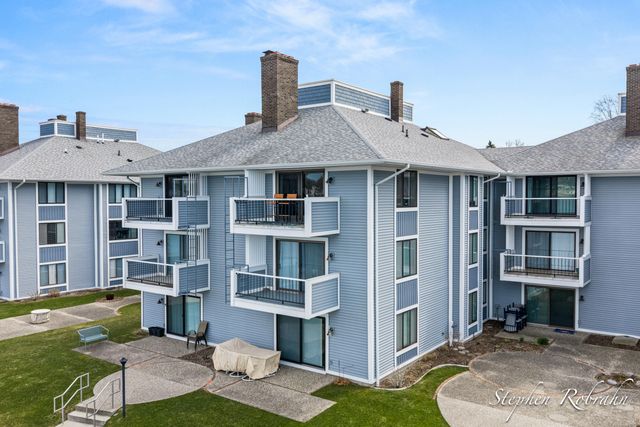 400 Lakeview Court 19, Spring Lake, MI 49456