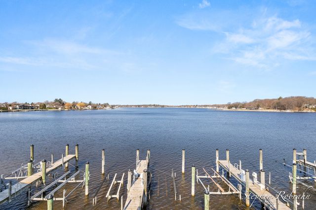 400 Lakeview Court 19, Spring Lake, MI 49456