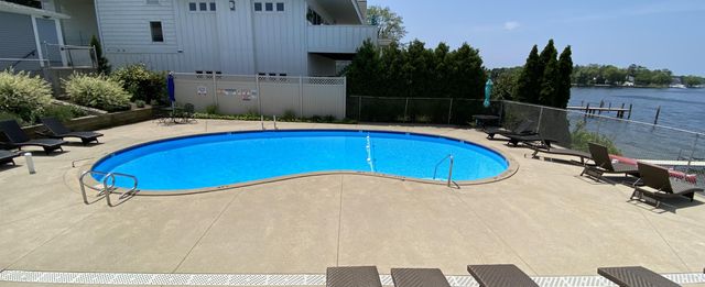 400 Lakeview Court 19, Spring Lake, MI 49456