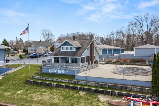 400 Lakeview Court 19, Spring Lake, MI 49456