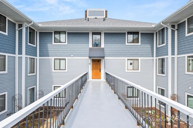 400 Lakeview Court 19, Spring Lake, MI 49456