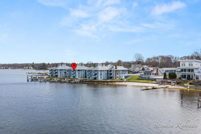 400 Lakeview Court 19, Spring Lake, MI 49456