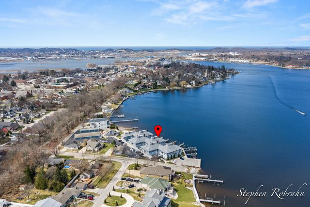 400 Lakeview Court 19, Spring Lake, MI 49456