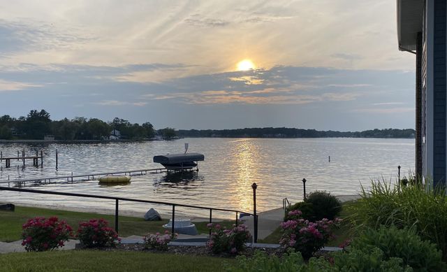 400 Lakeview Court 19, Spring Lake, MI 49456