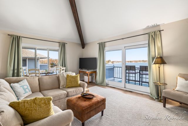 400 Lakeview Court 19, Spring Lake, MI 49456