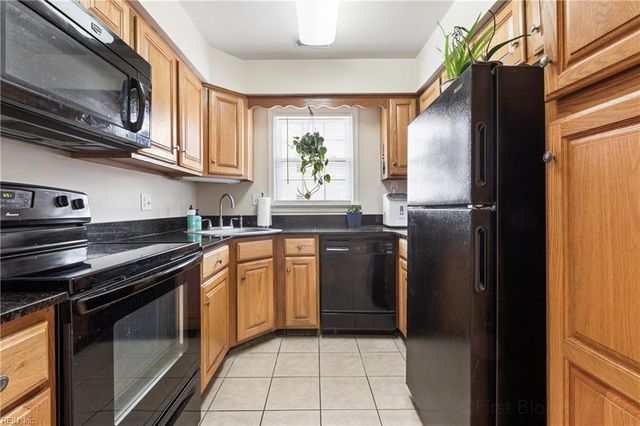 1304 Stockley Gdns Apt 507, Norfolk, VA 23517