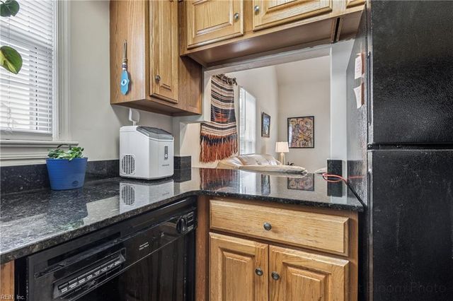 1304 Stockley Gdns Apt 507, Norfolk, VA 23517